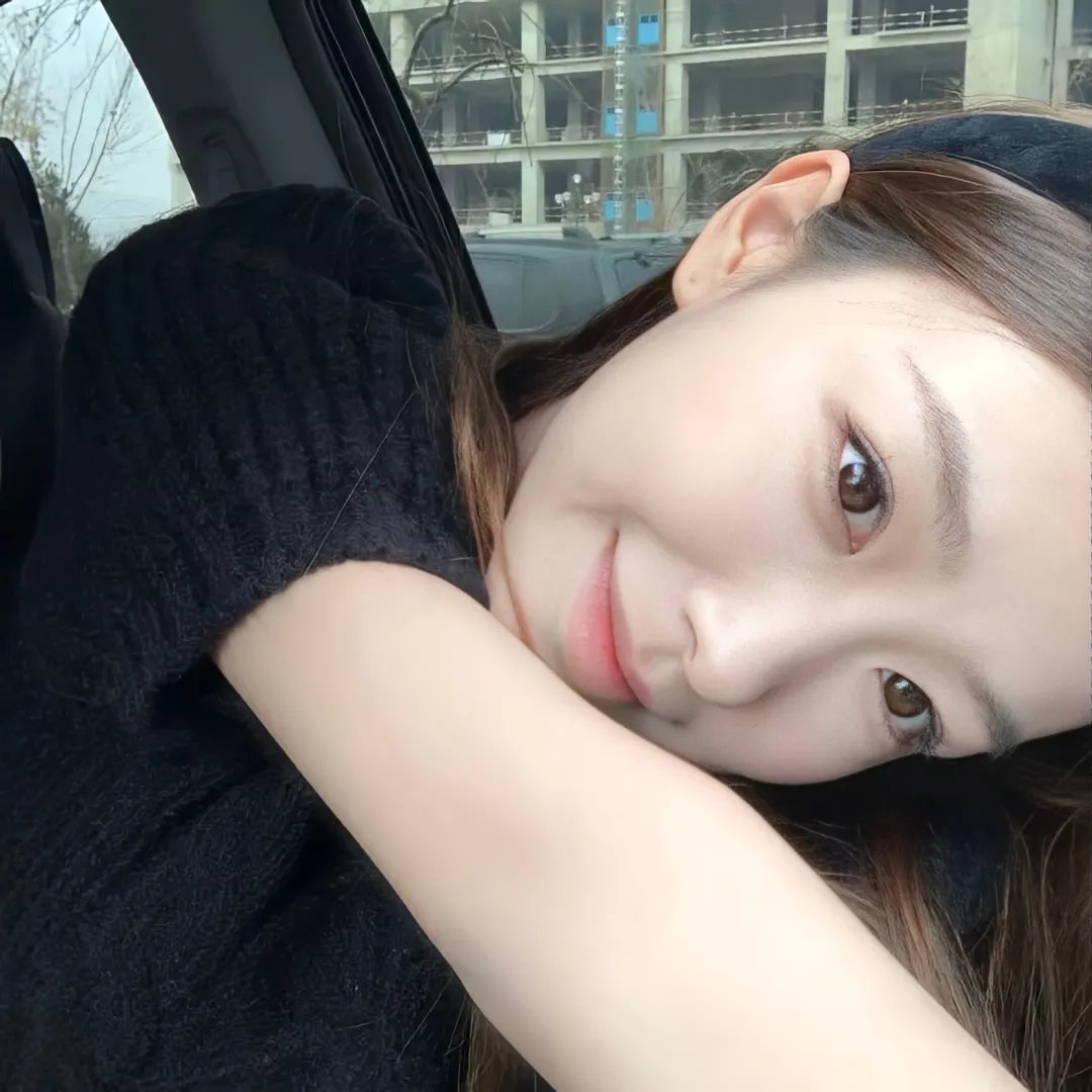 红色手提箱海报